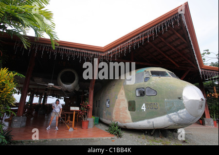 Le Fairchild C130 au restaurant El Avion à Manuel Antonio, Costa Rica Banque D'Images