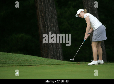 Rebecca Coakley d'Irlande jouant dans le premier tour de l'ActewAgl tournoi de golf Royal Canberra chers Banque D'Images