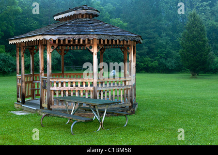 Gazebo dans parc public (John Bryan State Park, Ohio) Banque D'Images