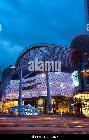 ION Orchard Mall, dans le quartier commerçant d'Orchard Road, à Singapour Banque D'Images