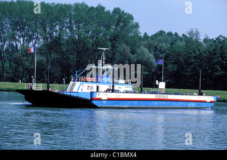 La France, Bas Rhin, Rhin, unique traversée en ferry entre la France et l'Allemagne à Strasbourg Banque D'Images