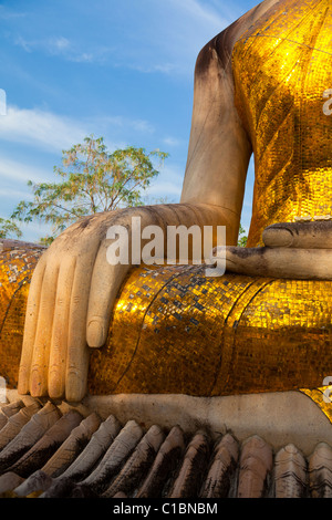 Détail d'une statue de Bouddha cambodgien d'or - Province de Kandal, Cambodge Banque D'Images