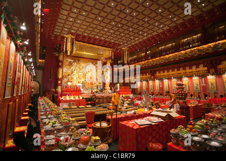 Intérieur de l'Buddha Tooth Relic Temple and Museum, Chinatown, Singapour Banque D'Images
