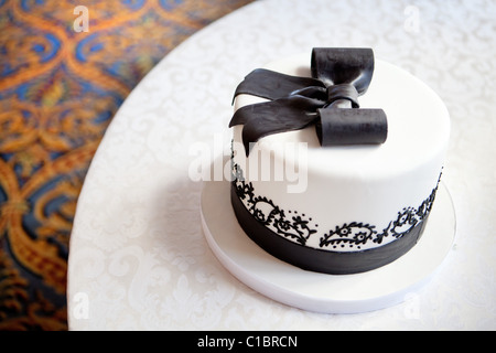 G teau de mariage NOIR ET BLANC RUBAN L GANT TABLEAU CHOCOLAT