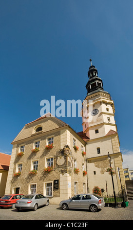 Mairie au Rynek (Place du Marché) dans Otmuchów, Opolskie, Haute Silésie, Pologne Banque D'Images