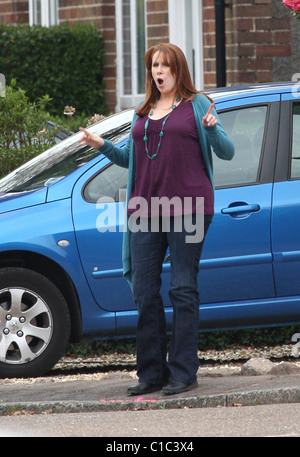 Catherine Tate de tournage sur l'ensemble de la BBC qui « docteur' Cardiff, Pays de Galles - 06.04.09 Richard Naude/ Banque D'Images