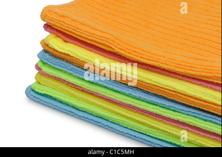Couleur double pile de serviettes. Il est isolé sur fond blanc Banque D'Images