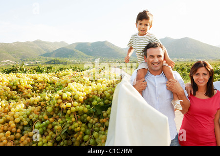 Balades en famille générationnelle vineyard Banque D'Images