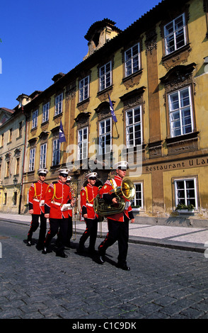 République tchèque, Prague, Hradcany, le château, la relève de la garde Banque D'Images