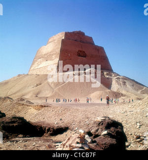 La pyramide de l'Egypte ancienne Meidoum (Ahramat Maydum Maidum) à la vallée du Nil, l'Égypte, Banque D'Images