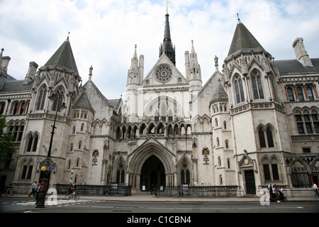 Vue générale de gv la Royal Courts of Justice ou Haute Cour sur le Strand, Londres, Angleterre. Banque D'Images