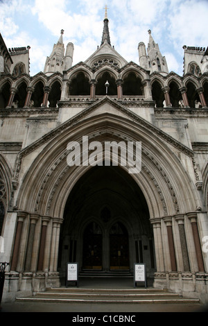 Vue générale de gv la Royal Courts of Justice ou Haute Cour sur le Strand, Londres, Angleterre. Banque D'Images