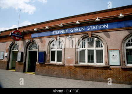 Vue générale GV de Stepney Green station de métro de Stepney Green, Londres, Angleterre. Banque D'Images