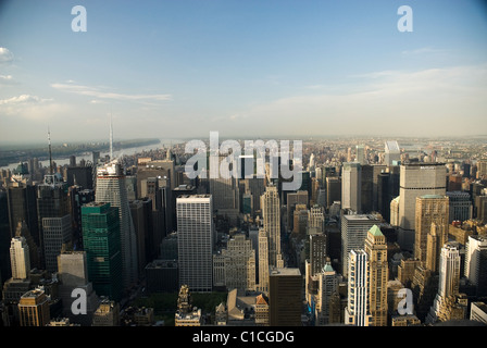 Vue aérienne de Manhattan et de New York City à partir de la plate-forme d'observation de l'Empire State Building Banque D'Images