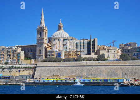 St Paul's Anglican et le Notre Dame du Mont Carmel - La Valette Banque D'Images