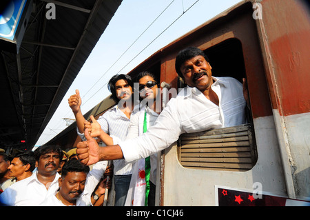 Super star de l'Inde du sud, de l'industrie de films Telugu acteur devenu politicien Chiranjeevi, président parti Rajyam Praja (PRP) Banque D'Images