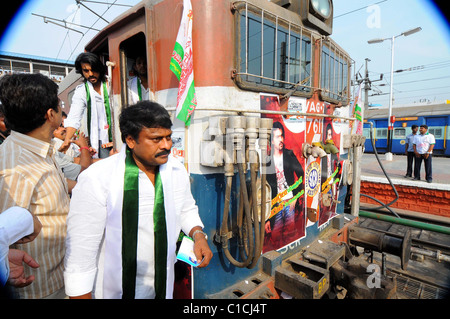 Super star de l'Inde du sud, de l'industrie de films Telugu acteur devenu politicien Chiranjeevi, président parti Rajyam Praja (PRP) Banque D'Images