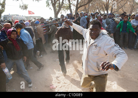 Les Nigérians en colère dans le camp de réfugiés de Shousha, Ben Gardane, Tunisie Banque D'Images