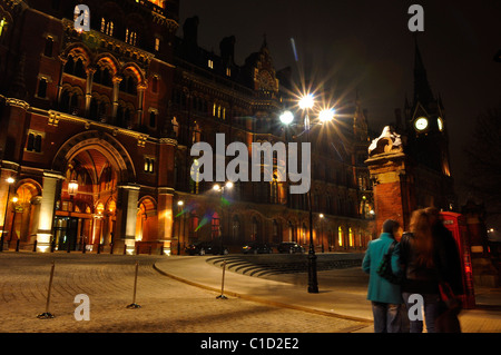 St Pancras, l'hôtel Renaissance récemment rénové (anciennement le Midland Grand Hotel) Banque D'Images