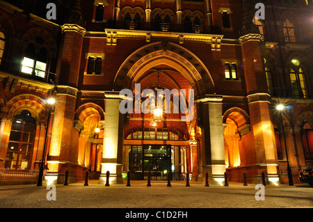 St Pancras, l'hôtel Renaissance récemment rénové (anciennement le Midland Grand Hotel) Banque D'Images