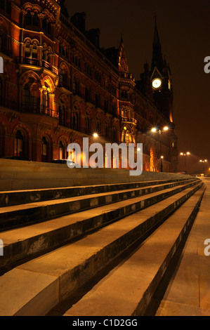 St Pancras, l'hôtel Renaissance récemment rénové (anciennement le Midland Grand Hotel) Banque D'Images