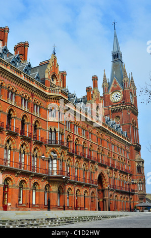 St Pancras, l'hôtel Renaissance récemment rénové (anciennement le Midland Grand Hotel) Banque D'Images