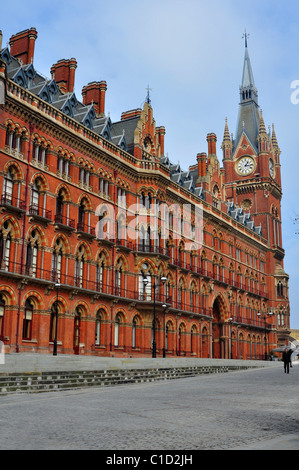 St Pancras, l'hôtel Renaissance récemment rénové (anciennement le Midland Grand Hotel) Banque D'Images