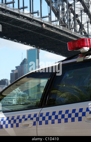 La police australienne voiture garée près du Pont du Port de Sydney, NSW, Australie Banque D'Images