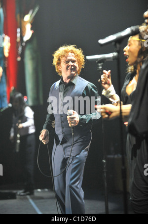 Mick Hucknall de Simply Red performing "Greatest Hits Tour 2009" concert au Heineken Music Hall, Amsterdam, Pays-Bas Banque D'Images