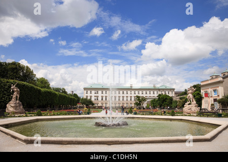 Fontaine dans les jardins du palais Mirabell. Salzbourg, Autriche, Europe Banque D'Images