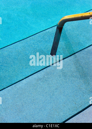 Piscine MAIN COURANTE ET ÉTAPES/ ABSTRACT DETAIL Banque D'Images