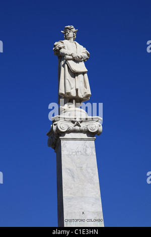 Statue de [Christophe Colomb] [Cristoforo Colombo] dans [Buenos Aires] Argentine [claire contre soleil Ciel bleu] [15e siècle] Banque D'Images