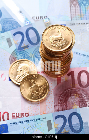 Une pile de Krugerrands sur l'Euro Banque D'Images