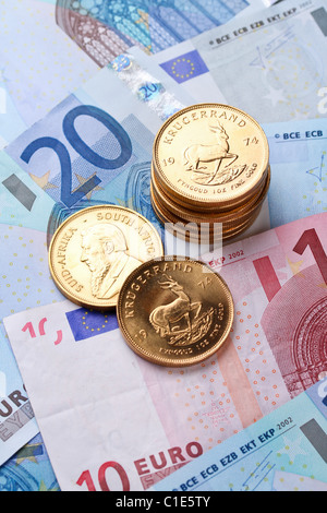 Un tas de Krugerrands sur l'Euro Banque D'Images