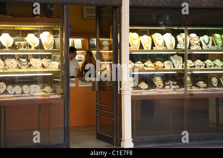 Bijouterie en colonnade, Marianske Lazne, République Tchèque Banque D'Images