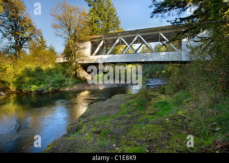 Pont couvert sur Hannah Montana 2 Thomas Creek Banque D'Images