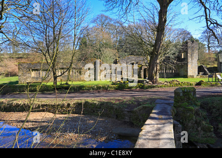 Wycoller Hall, inspiration de Ferndean Manor dans le roman de Charlotte Bronte Jane Eyre, Wycoller Country Park, Bronte, Colne, Pendle, Lancashire, Royaume-Uni. Banque D'Images