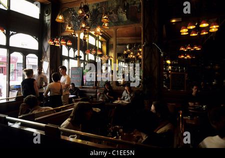 France, Paris, Cafés à charbon, sur la rue Oberkampf Banque D'Images