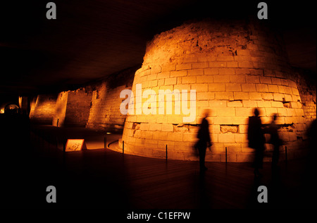 France, Paris, le Louvre médiéval, ancien Philippe Auguste douves du château Banque D'Images