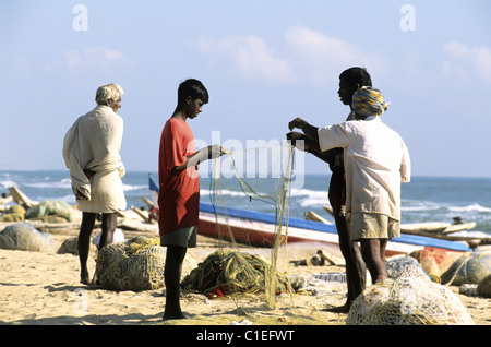 L'Inde, l'Etat du Tamil Nadu, retour de la pêche sur la plage de Mahabalipuram Banque D'Images