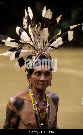 Gravure Ancienne – XIXe – La Malaisie / Famille Dayak – Thème Voyage