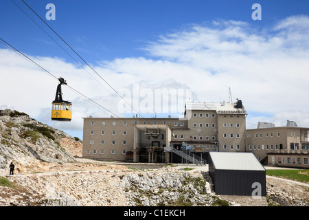 Patrimoine mondial de Dachstein téléphérique téléphérique et gare supérieure sur la montagne Krippenstein dans le massif du Dachstein, dans les Alpes autrichiennes Banque D'Images