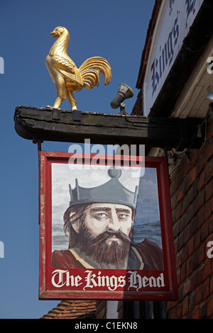 Signe pour Ye Olde Kings Head Pub (15e siècle), Battle, East Sussex, Angleterre, Royaume-Uni Banque D'Images