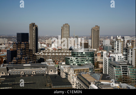 Vue nord de la galerie dorée de la Cathédrale St Paul à la succession de Barbican, Londres, UK Banque D'Images