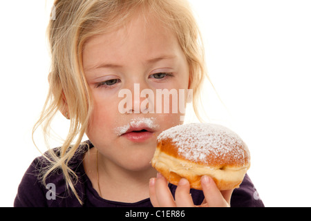 Carnaval des enfants avec des beignes. Beignets de carnaval Banque D'Images