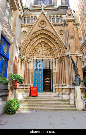 Ville de London , Église de St Michel à Cornhill, construit 1662 , ouvert à la Sainte Communion , statue de soldats ont perdu en grande guerre Banque D'Images