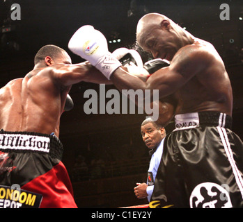 Chad Dawson conserve sa lumière heavyweigh IBF/IBO titre vaincre le Magic Man Antonio Tarver dans une décision unanime Las Banque D'Images