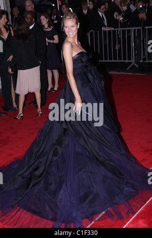 Heidi Klum, 'Le modèle comme Muse : incarnant Fashion' Costume Institute Gala au Metropolitan Museum of Art - Nouveaux arrivants Banque D'Images