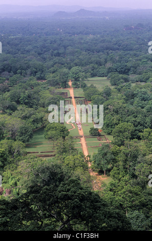 Sri Lanka, province, Sigiriya, inscrite au Patrimoine Mondial de l'UNESCO, les jardins vus de la Lion's Rock top Banque D'Images