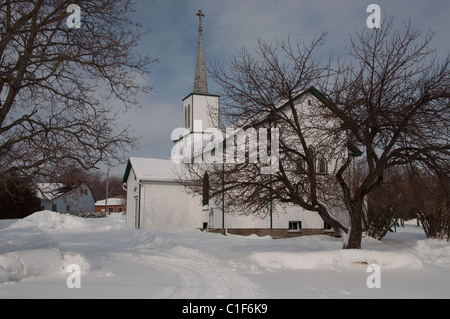 L'église anglicane St. Paul dans le brouillard, Manitowaning, Ontario, Canada. Banque D'Images